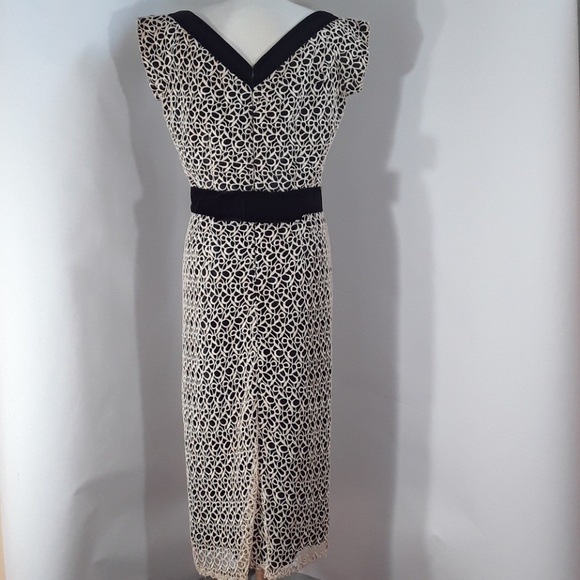 Custom made evening dress with lace and V neck. - Picture 5 of 8